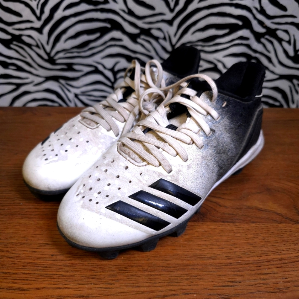 AUCN 0502 Thrifted Youth Girls White Black Adidas Rubber Cleats GWOSLOO1.10